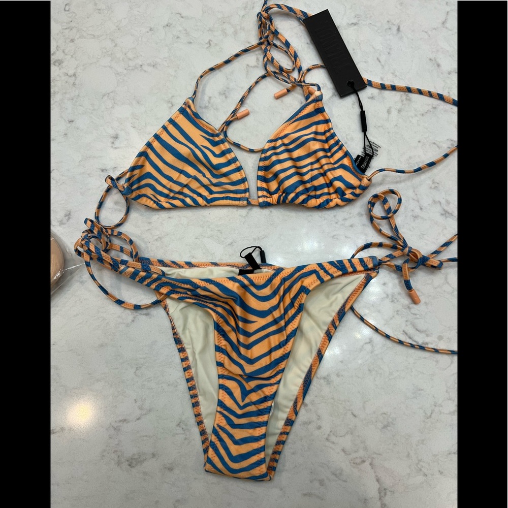 Triangl string bikini. NWT